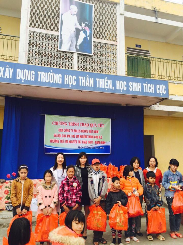 Trao quà tết cho các em tại Trường Trẻ em Khuyết Tật Giao Thủy- Nam Định